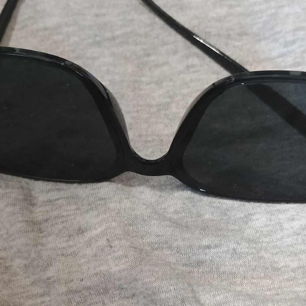 Elegant Black Sunglasses